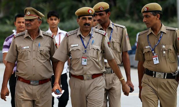 индийские полицейские носящие усы