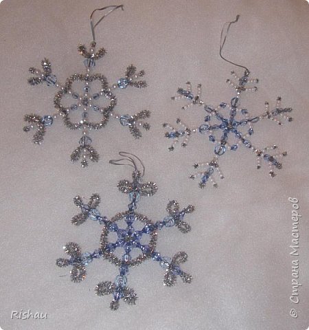 снежинки - елочные игрушки из пушистой проволоки