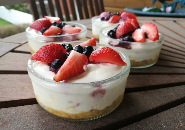 No-Bake Yogurt Berry Mini Cakes  Йогуртовые мини-тортики с ягодами без выпечки