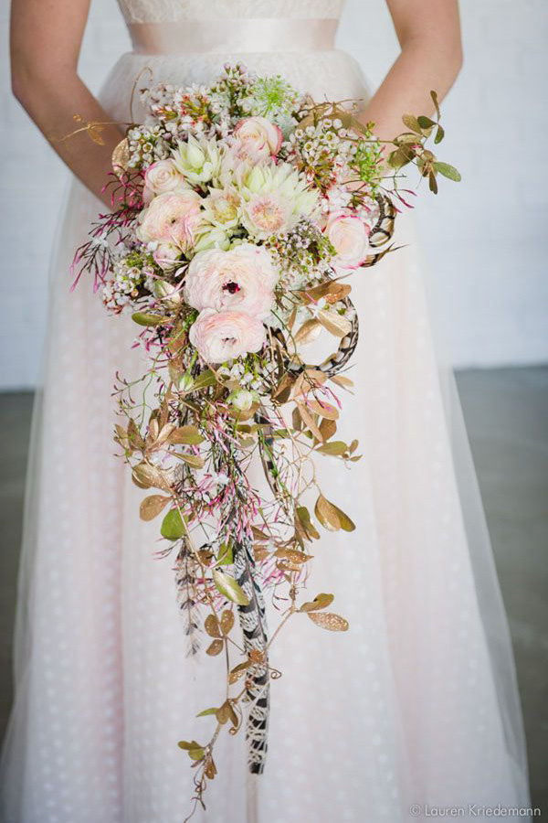 букет невесты из искусственных цветов