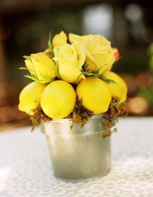 украшение стола с лимонами