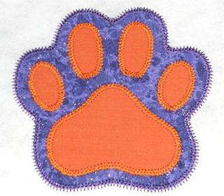 собачья лапка след-отпечаток вышивка на ткани