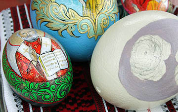 Какие еще можно красить яйца на Пасху кроме куриных? И можно ли?