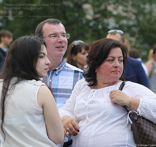 Молодой Юрий Пронько с женой фото...
