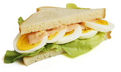 Яйца и бутерброд