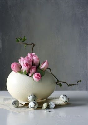 декор яиц на Пасху с цветочным оформлением