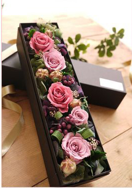 подарок для одинокой женщины на 8 марта цветы флористическая композиция