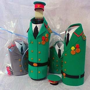 упаковка бутылки на 9 мая или 23 февраля, военный праздник