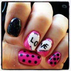 рисунок на ногтях надпись "Love"