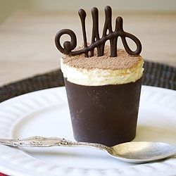 десерт в шоколадном стаканчике