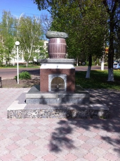 Памятник Нежинскому огурцу в г. Нежин