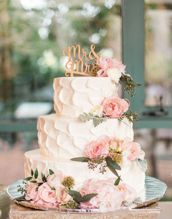 торт свадебный с цветами