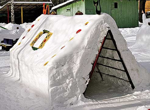 домик из снега