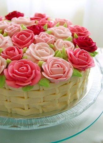 торт с цветами из айсинга
