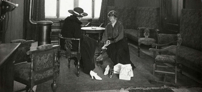 буржуйка в магазине, 1918