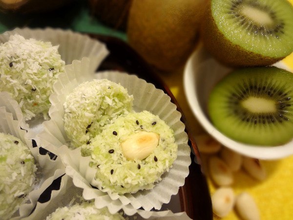 кокосово-миндальные конфеты с киви "Рафаэлло