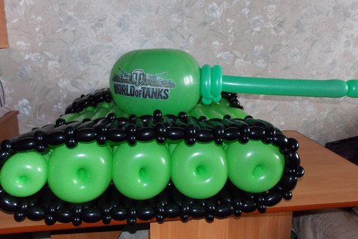 танк из воздушных шариков
