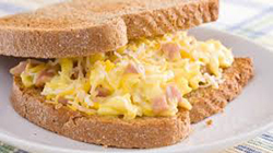 "яйца" и "хлеб" с сыром "Чеддер" - горячий бутерброд