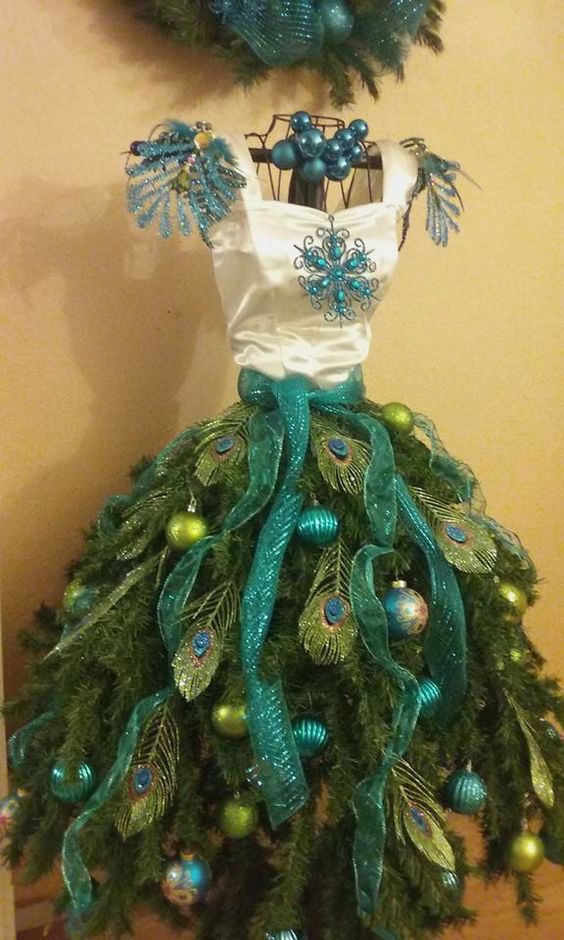 новогоднее платье из еловых веток