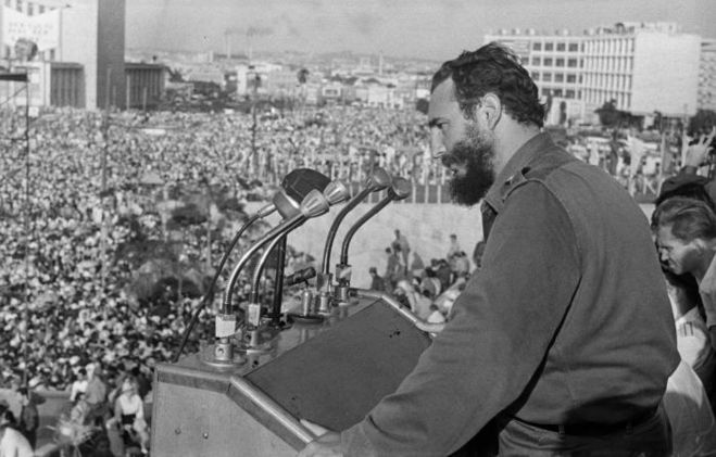 Новость о смерти Фиделя Кастро вызвала радость у кубинцев в США? Почему?