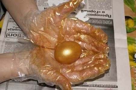 как покрасить яйца без пятен