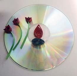 Поделка с "вечным огнем" в технике "квиллинг" из компакт-диска