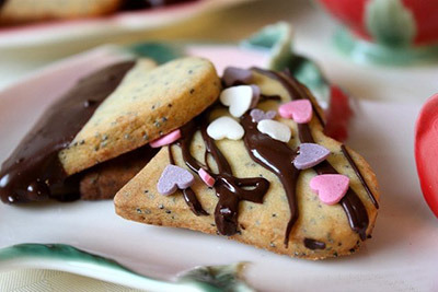 печенье-валентинка с маком и марципанами