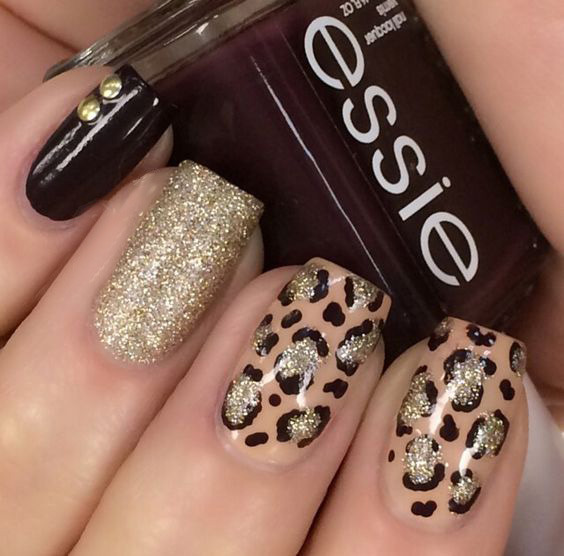 рисунок с пятнами леопарда на ногтях маникюр