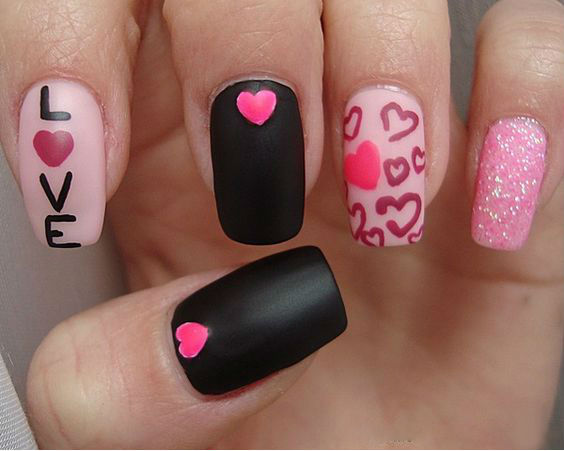 рисунок на ногтях надпись "Love"