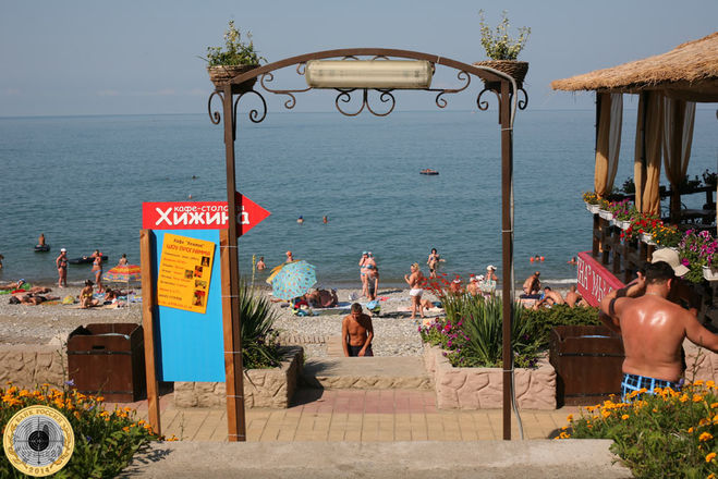 Берег Чёрного моря в Лазаревском