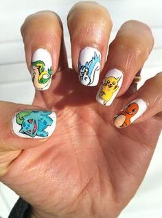 рисунок с покемоном Пикачу на ногтях