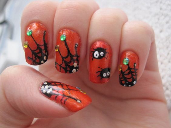 рисунок с пауком на ногтях