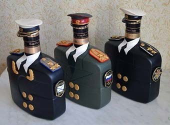 упаковка бутылки на 9 мая или 23 февраля, военный праздник