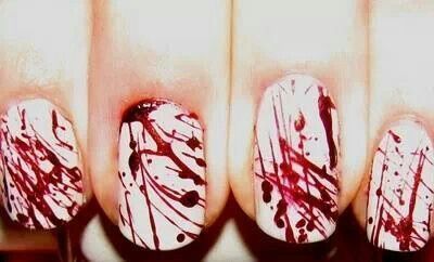 пятна крови рисунок на ногтях на Хэллоуин