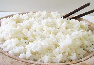 Сколько уксуса добавлять в рис для роллов?