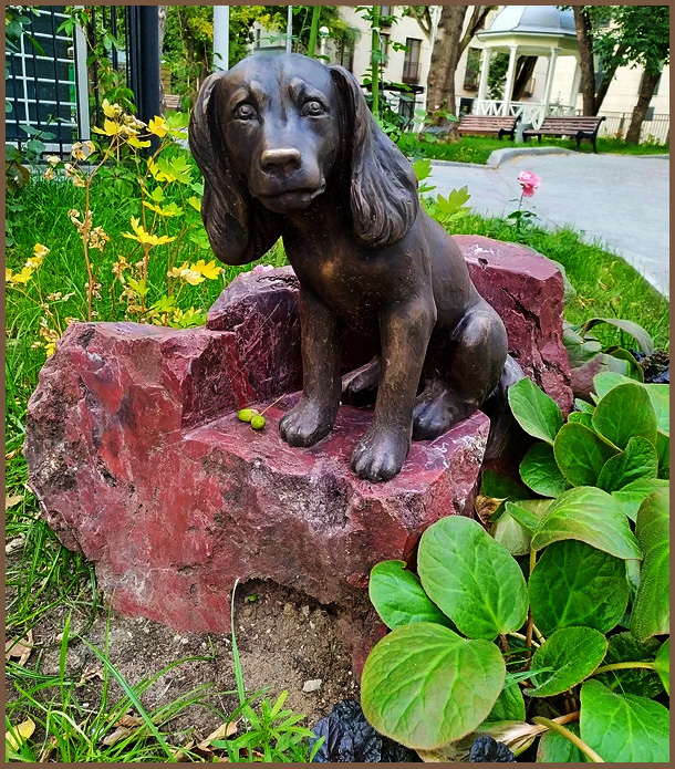 Памятник собаке Муму