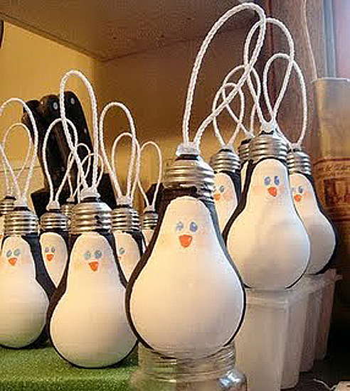 Как сделать елочные гирлянды из лампочек в виде пингвинов - смотри тут