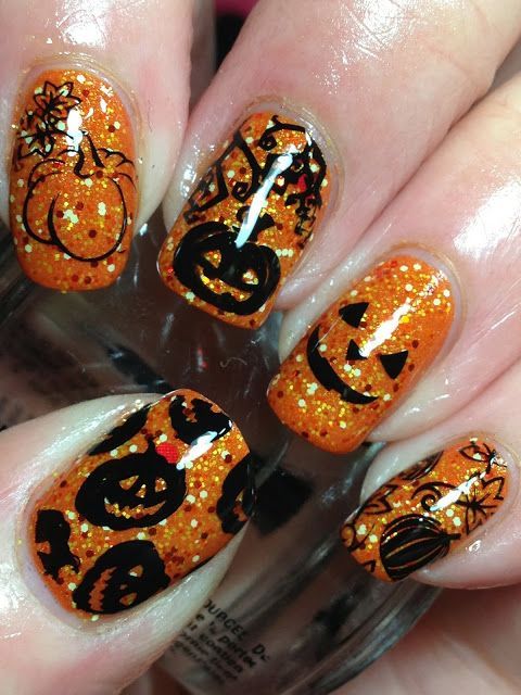 рисунок на ногтях с  тыквой на Хэллоуин